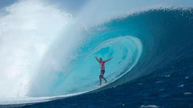 Kelly Slater Scores Perfect 20 at Cloudbreak